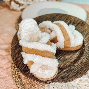 Minnetonka Begonia Crossband Slide Slippers